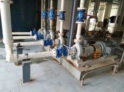 清水離(li)心泵使用現場(chang)